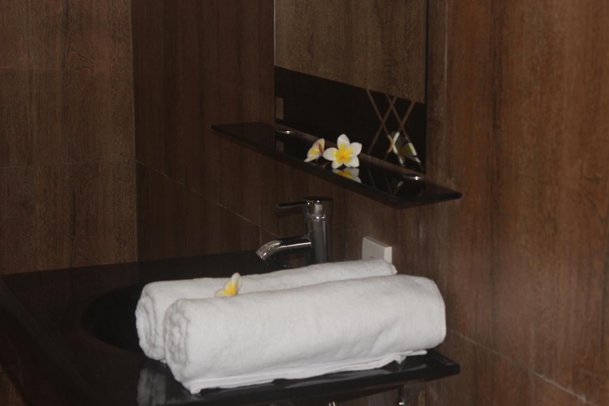 Silvy Guesthouse Canggu Eksteriør billede